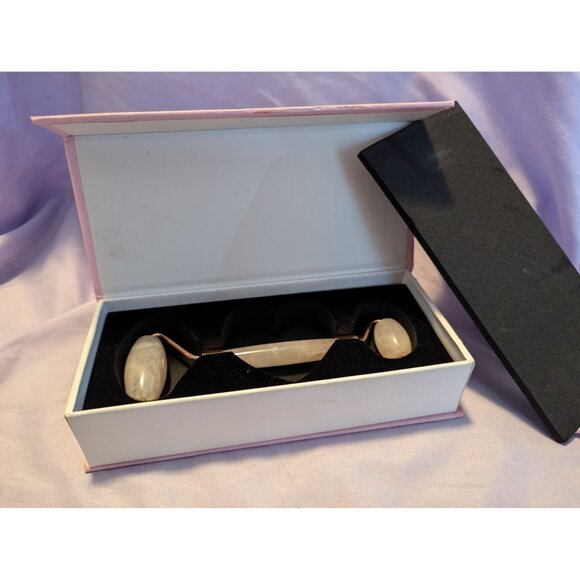 Newchy Jade Roller Facial Massager & Beauty Tool In Pink Box - Picture 1 of 3